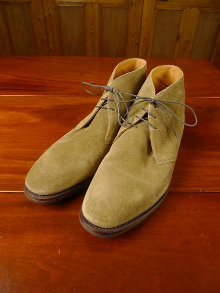 24/0369 immaculate loake tan suede chukka country boots (rrp £220) uk 11