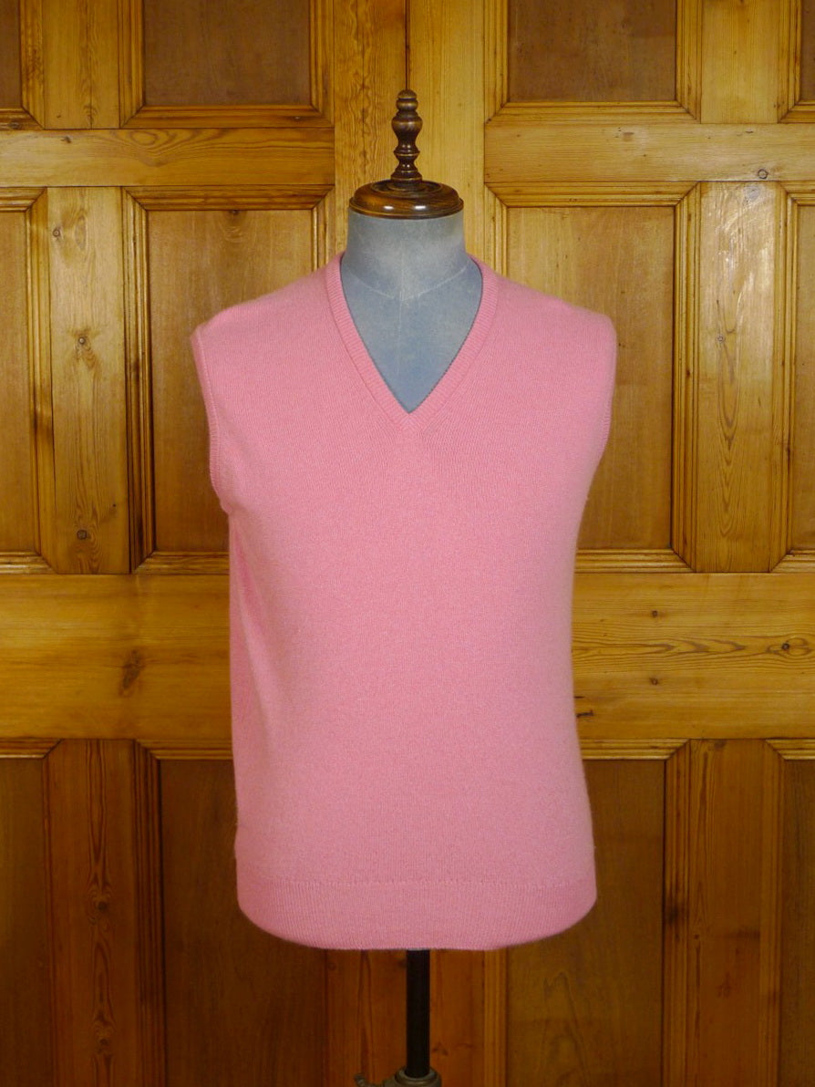 24/0205A immaculate vintage scottish pure cashmere pink sleeveless jumper small