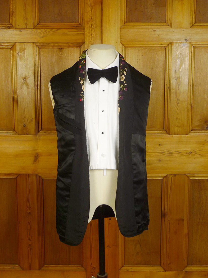 24/0482 stunning gieve matthews & seagrove (gieves & hawkes) savile row barathea / embroidered grosgrain silk smoking / dinner jacket made 1904 to 1916 - size 34