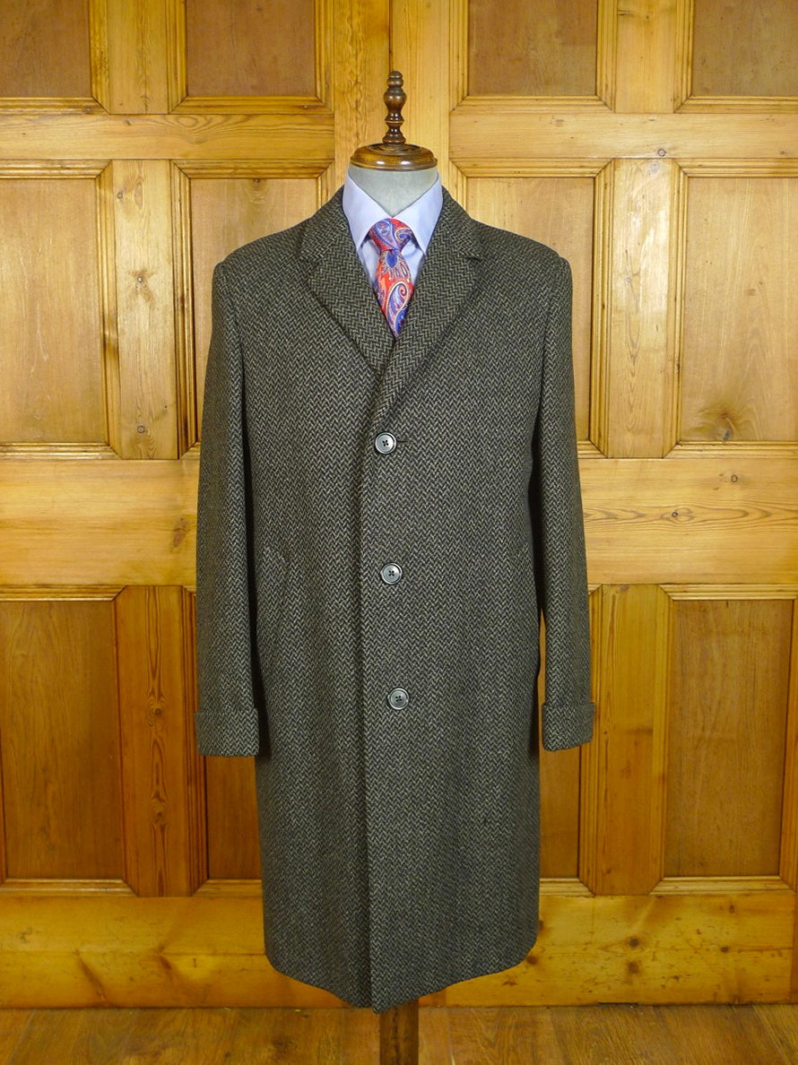 24/0569 beautiful vintage british (aquascutum?) grey herringbone overcoat w/ gauntlet cuff 42