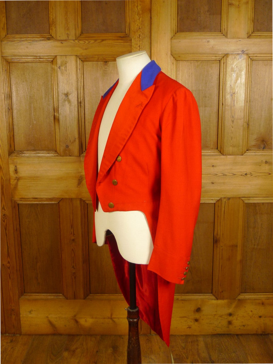 24/1038 vintage genuine 1920s 1930s red hunt tailcoat w/ hunt club buttons 40