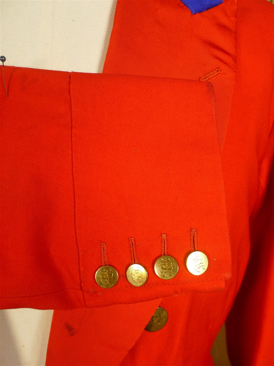 24/1038 vintage genuine 1920s 1930s red hunt tailcoat w/ hunt club buttons 40