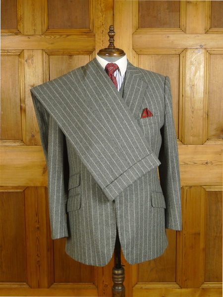 24/1059 immaculate 2019 davies & son savile row bespoke grey 3-piece rope-stripe worsted flannel suit w/ blue lining 44 regular