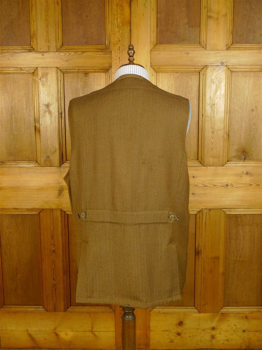 25/0638 bespoke tailored brown herringbone tweed shooting vest waistcoat gilet 50 long