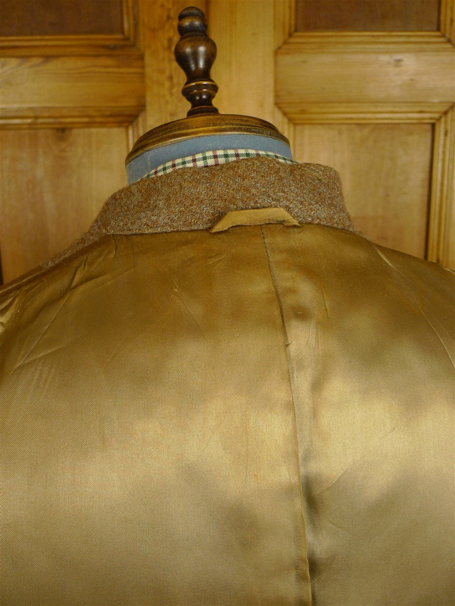 25/0684 beautiful near immaculate genuine 1940s 1950s lovat brown green harris tweed overcoat w/ gauntlet cuff 41-42