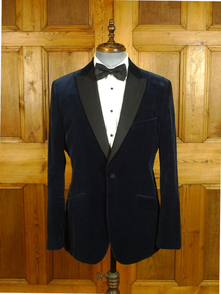 25/0712 immaculate simon carter midnight blue velvet / grosgrain peak lapel velvet dinner / smoking jacket (rrp £550) 41-42 regular