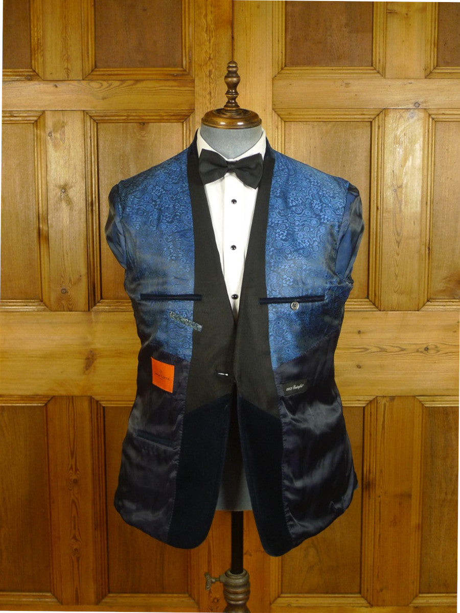 25/0712 immaculate simon carter midnight blue velvet / grosgrain peak lapel velvet dinner / smoking jacket (rrp £550) 41-42 regular