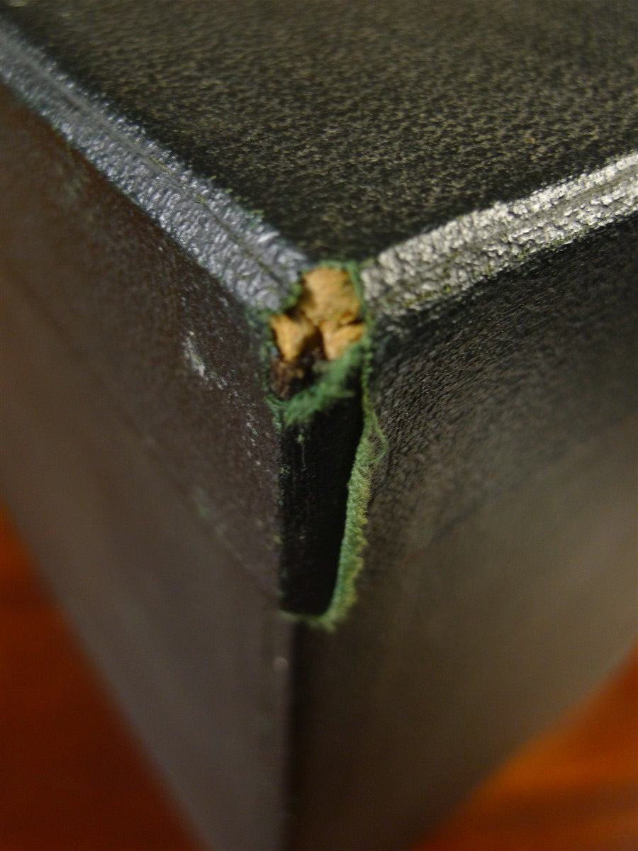25/0832 vintage / antiques green card & leather carry box for top hat