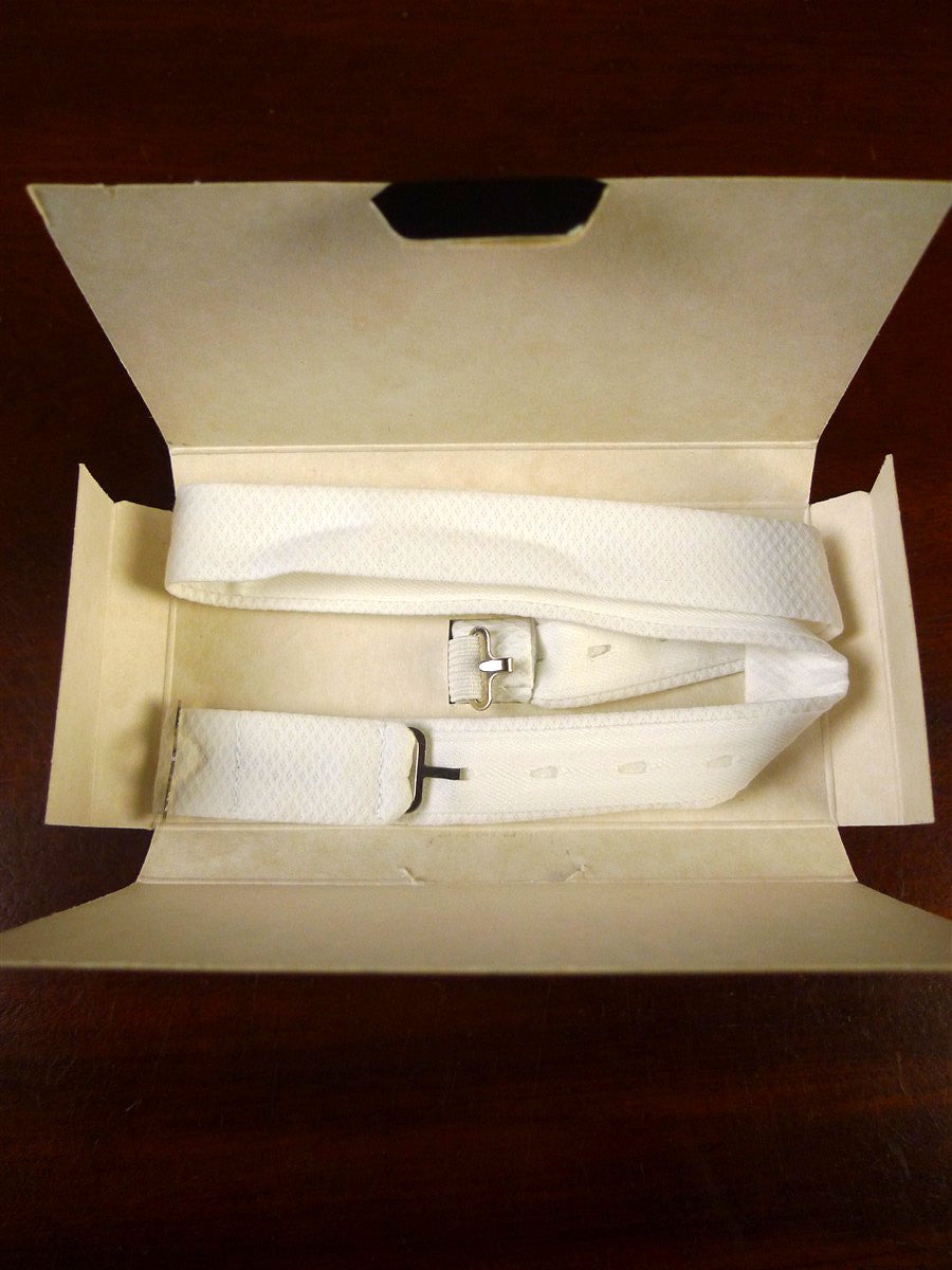 26/0008 new in box vintage moss bros covent garden white marcella bow tie multifit