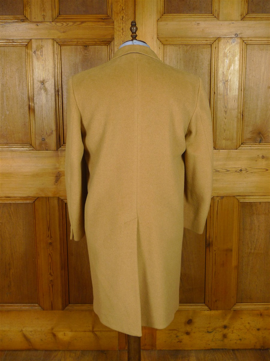 25/1053 stunning vintage daks 92% camelhair camel coat overcoat w/ satin linings 42