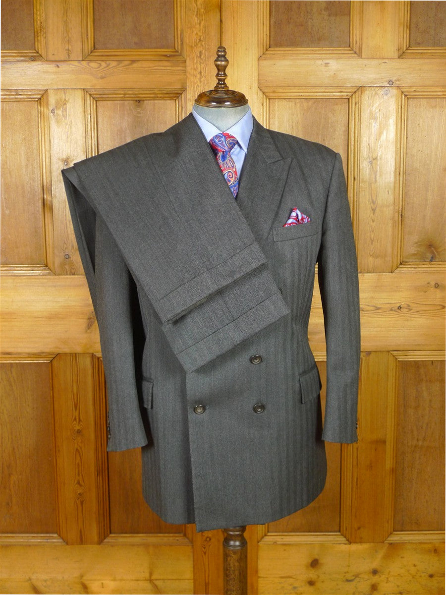 25/1073 near immaculate 2010 dege & skinner savile row bespoke heavyweight grey herringbone d/b worsted suit 46 regular w/ 2 pair trs