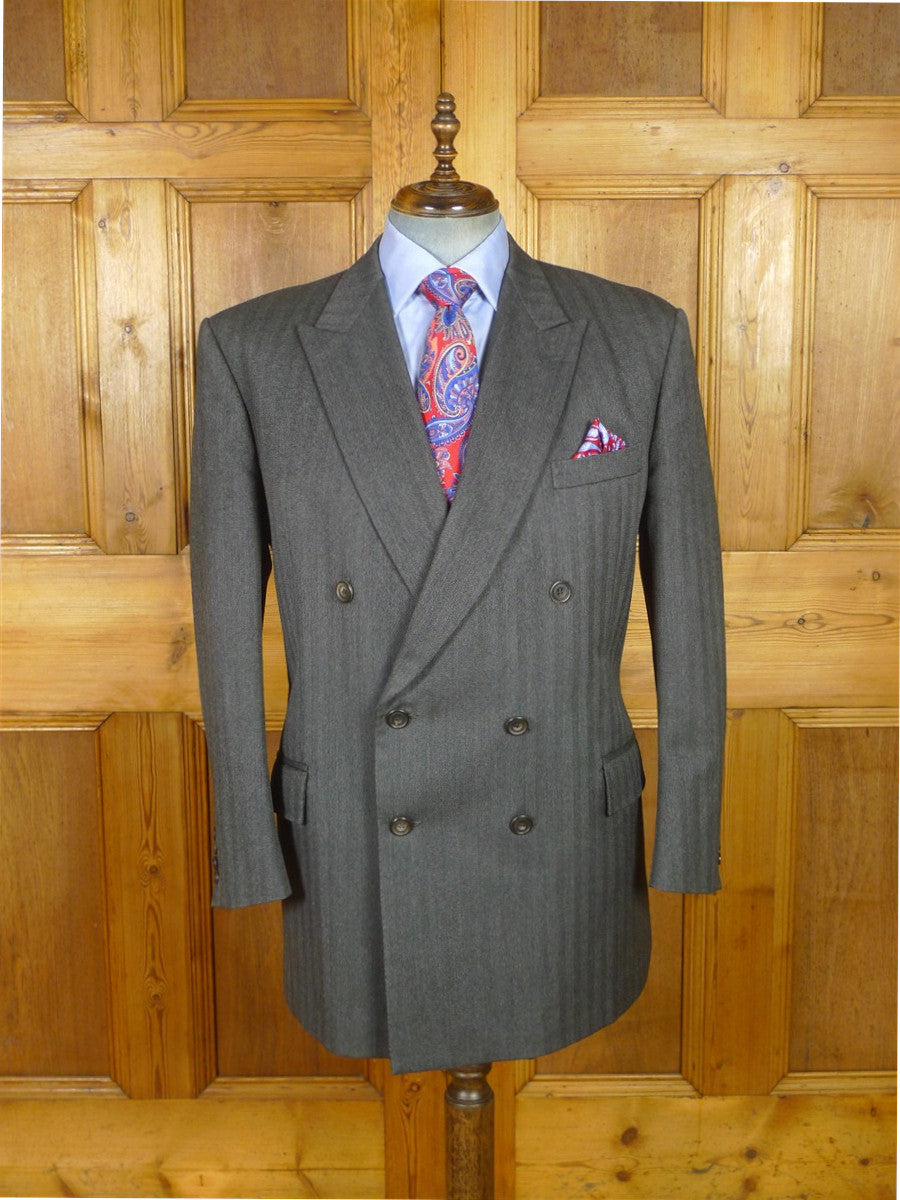 25/1073 near immaculate 2010 dege & skinner savile row bespoke heavyweight grey herringbone d/b worsted suit 46 regular w/ 2 pair trs