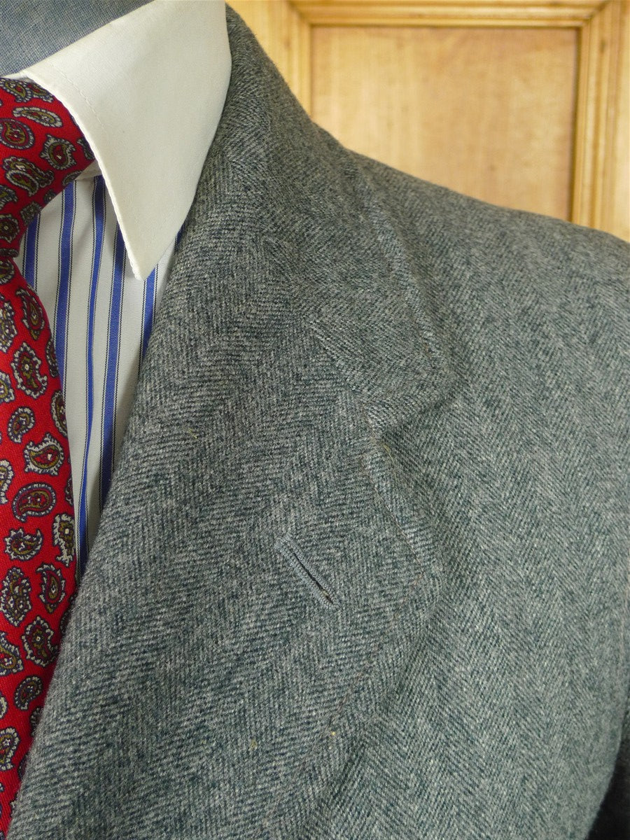 25/1082 beautiful 1950s vintage west of england grey grey herringbone wool overcoat raincoat w/ gauntlet cuff 38-39