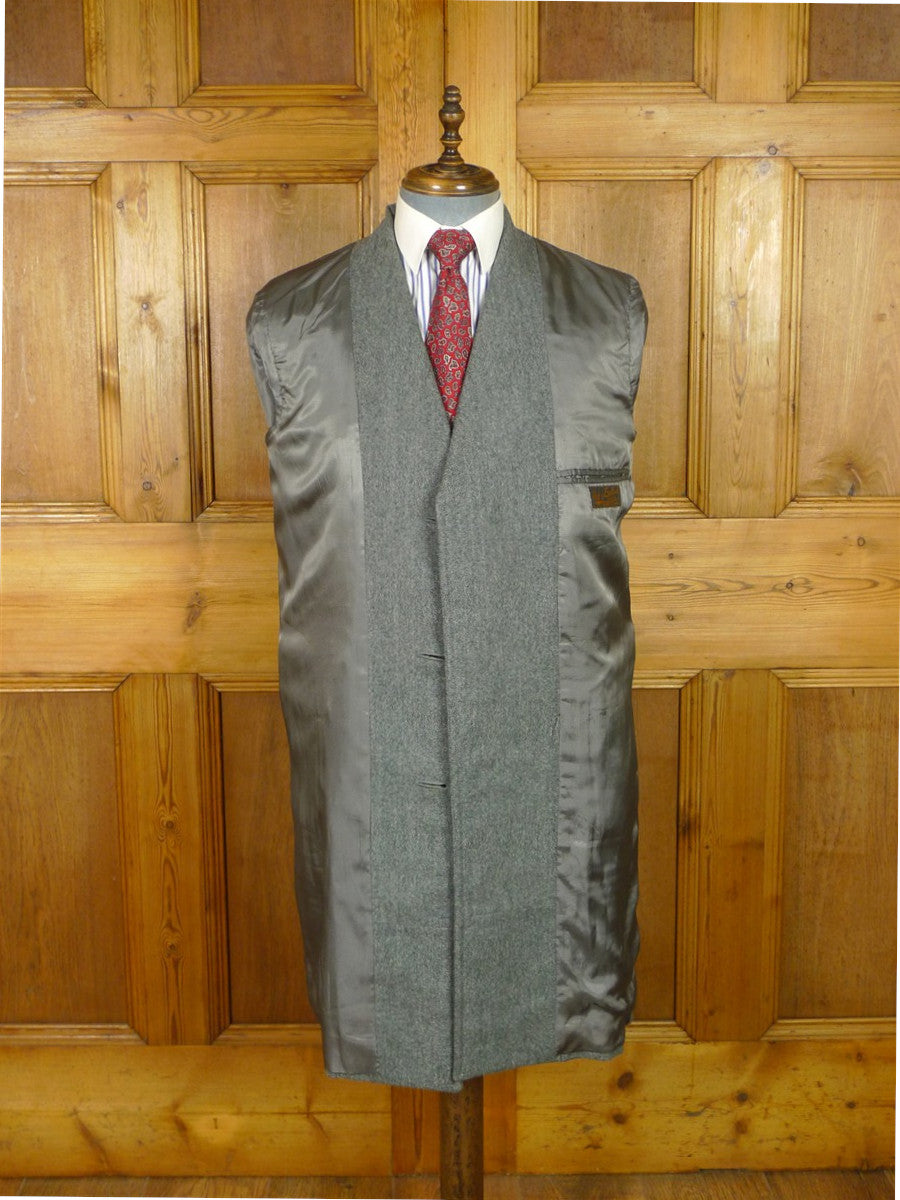 25/1082 beautiful 1950s vintage west of england grey grey herringbone wool overcoat raincoat w/ gauntlet cuff 38-39