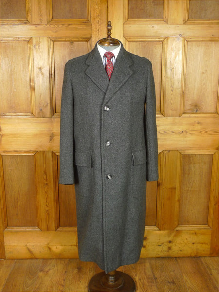 25/1084 beautiful 1940s 1950s vintage heavyweight grey herringbone wool overcoat w/ large patch pockets 40