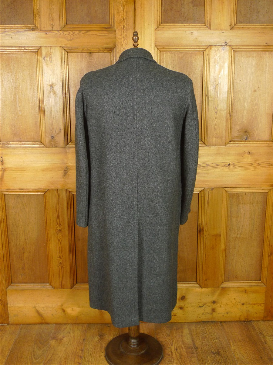 25/1084 beautiful 1940s 1950s vintage heavyweight grey herringbone wool overcoat w/ large patch pockets 40