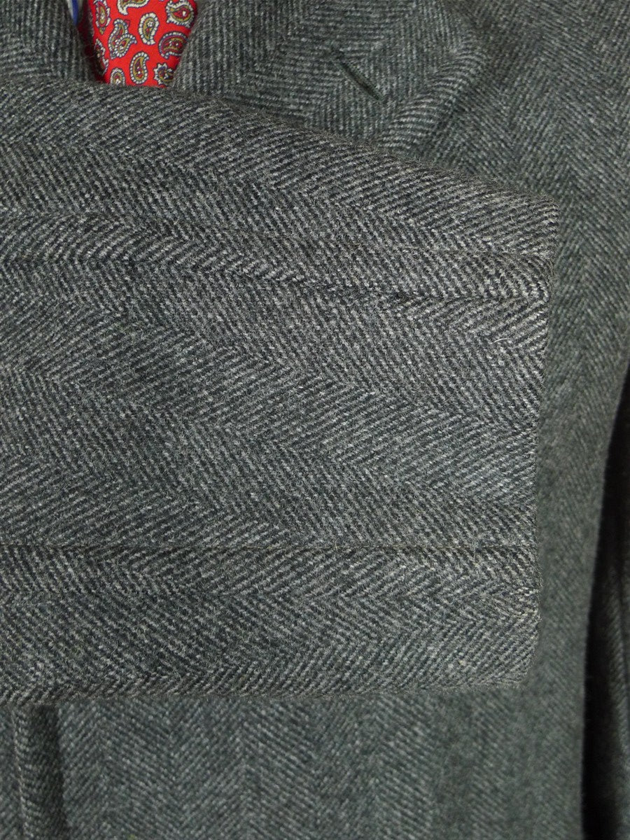 25/1084 beautiful 1940s 1950s vintage heavyweight grey herringbone wool overcoat w/ large patch pockets 40
