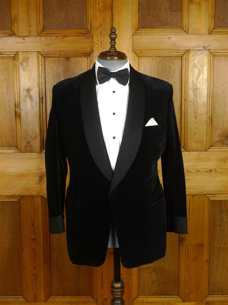 25/1157 beautiful genuine 1960s vintage fortnum & mason black velvet dinner / smoking jacket w/ grosgrain facings 41-42 short to regular