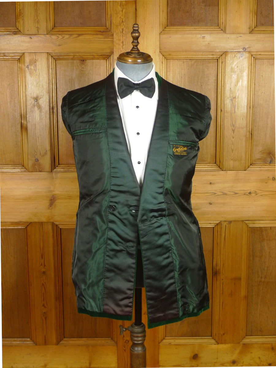 25/1156 exceptional 1972 cyril a castle savile row bespoke bottle green velvet smoking / dinner jacket w/ silk facings 39-40 regular