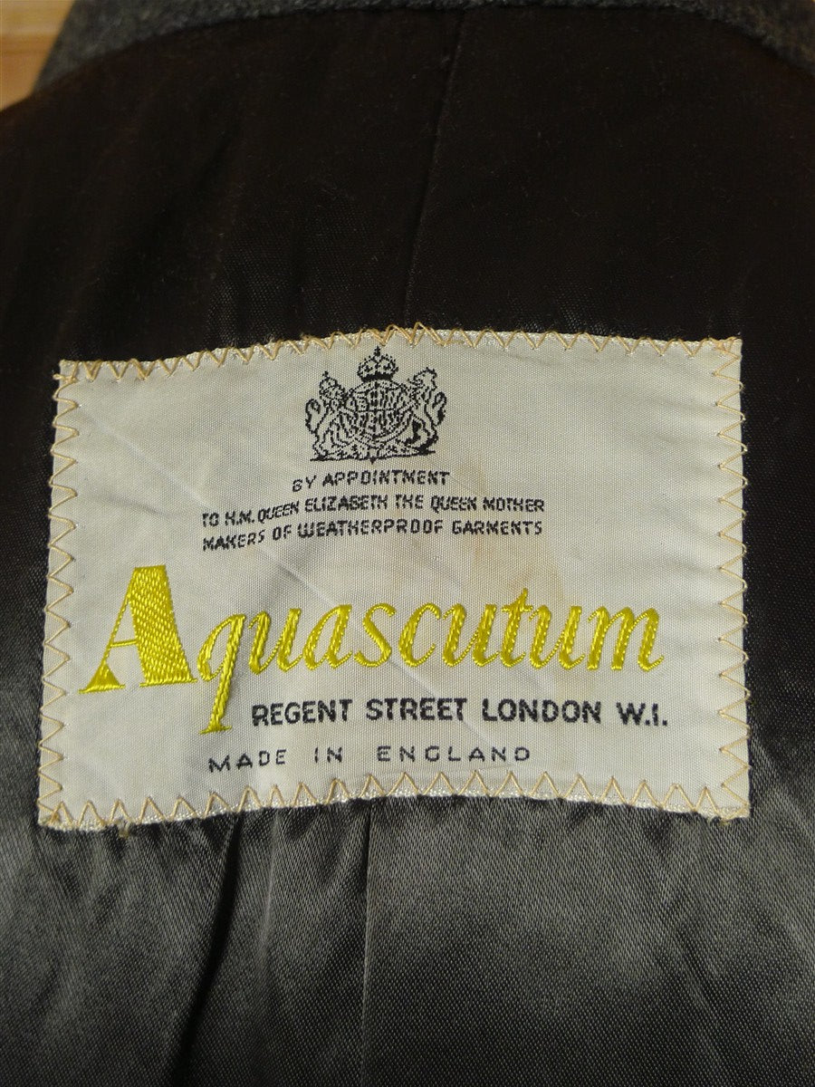 25/1175 immaculate vintage aquascutum pure lambswool grey overcoat 40 regular