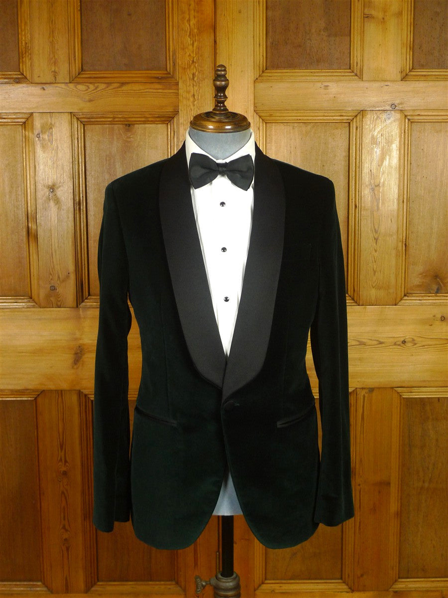 25/1191 immaculate hackett london green velvet shawl dinner / smoking jacket 38 long