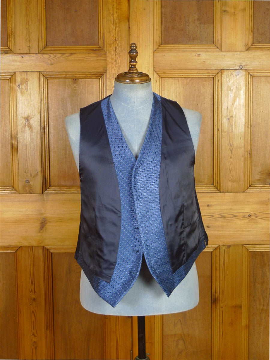25/1204 italian bespoke blue silk morning waistcoat 42 regular