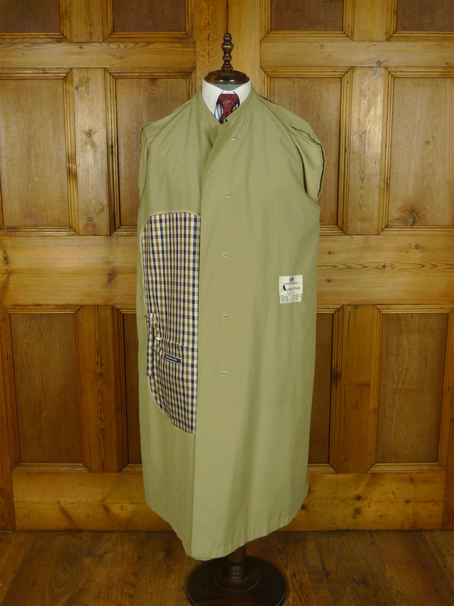 26/0028 aquascutum london pale green full-length foldable raincoat mac 42