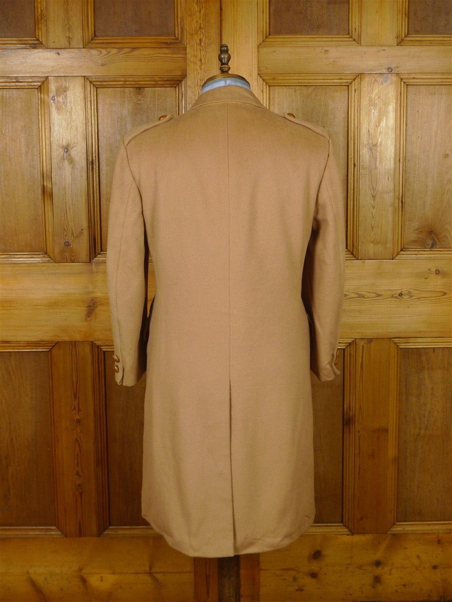 26/0057 stunning vintage daks virgin wool camel coat british warm overcoat w/ leather buttons 38 short