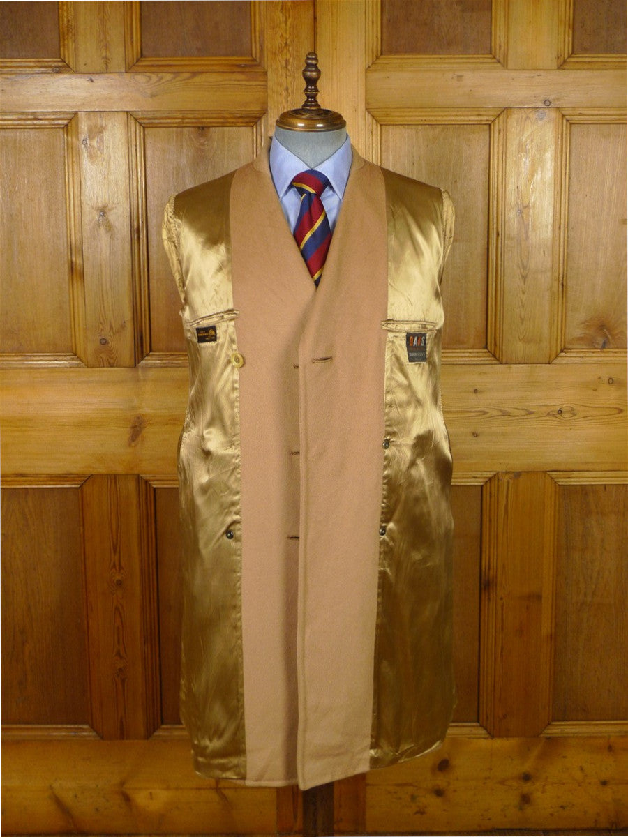 26/0057 stunning vintage daks virgin wool camel coat british warm overcoat w/ leather buttons 38 short