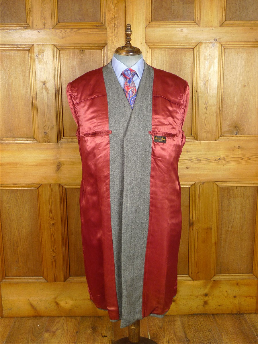 26/0075 immaculate vintage graham browne city of london bespoke grey herringbone wool overcoat w/ burgundy lining 41