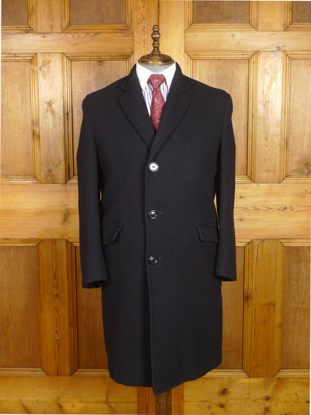 26/0177 beautiful 1960s vintage dark navy blue herringbone crombie wool overcoat w/ blue tartan backing 40 short