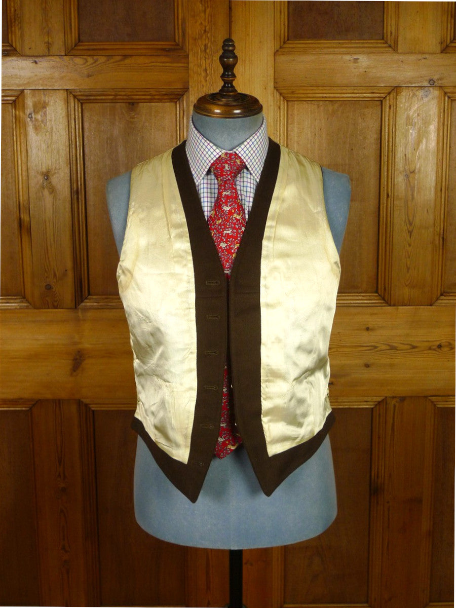26/0256 immaculate vintage british khaki doeskin wool country waistcoat w/ fox head buttons 40