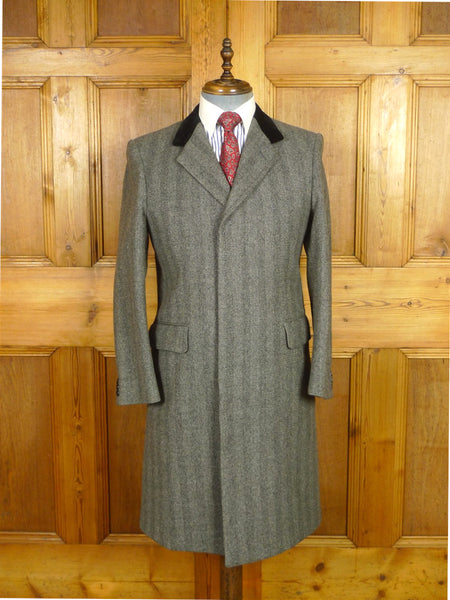 26/0293 immaculate vintage british bespoke tailor grey herringbone wool chesterfield coat overcoat w/ velvet collar 36-38