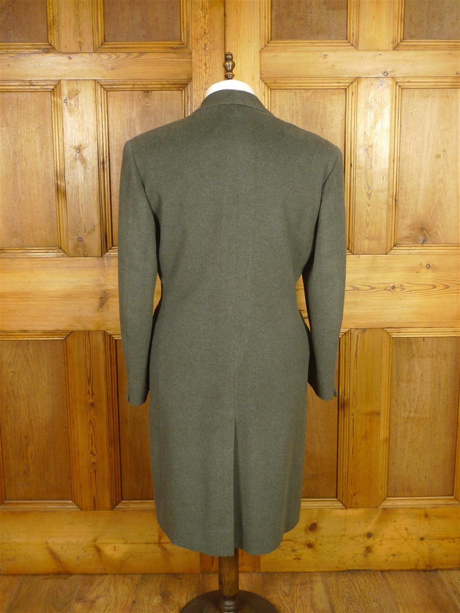 26/0298 superb vintage wells of mayfair savile row heavyweight lovat green melton wool overcoat w/ horn buttons 40