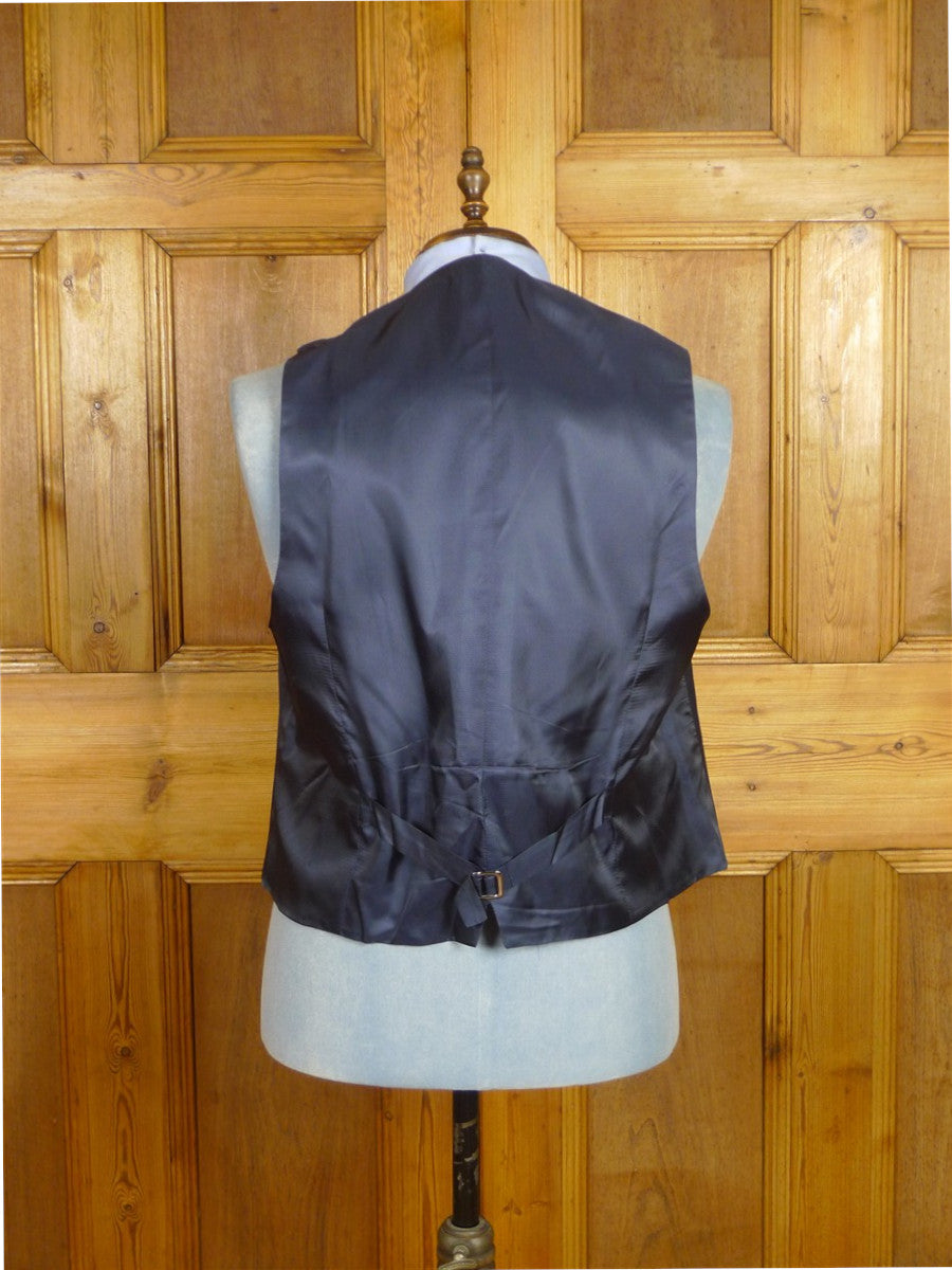 26/0347 immaculate gio genco mayfair italian bespoke super 150s & silk navy blue 3-piece suit 44 short