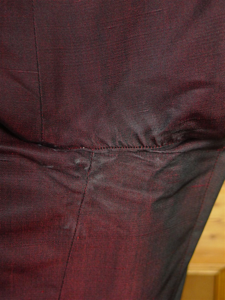 26/0423 wonderful 1967 vintage cyril castle savile row bespoke burgundy red silk dinner / smoking jacket 40 short
