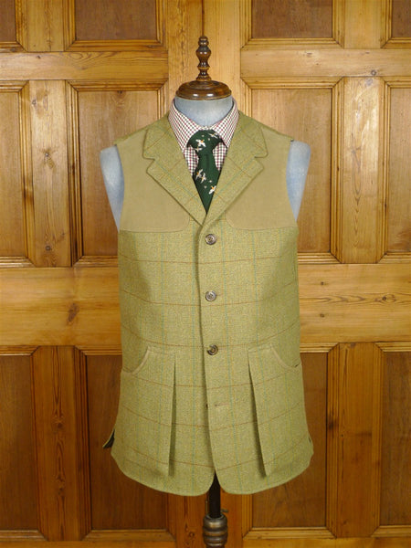 26/0465 immaculate vintage british green wp check tweed shooting vest waistcoat w/ suede facings 40-42