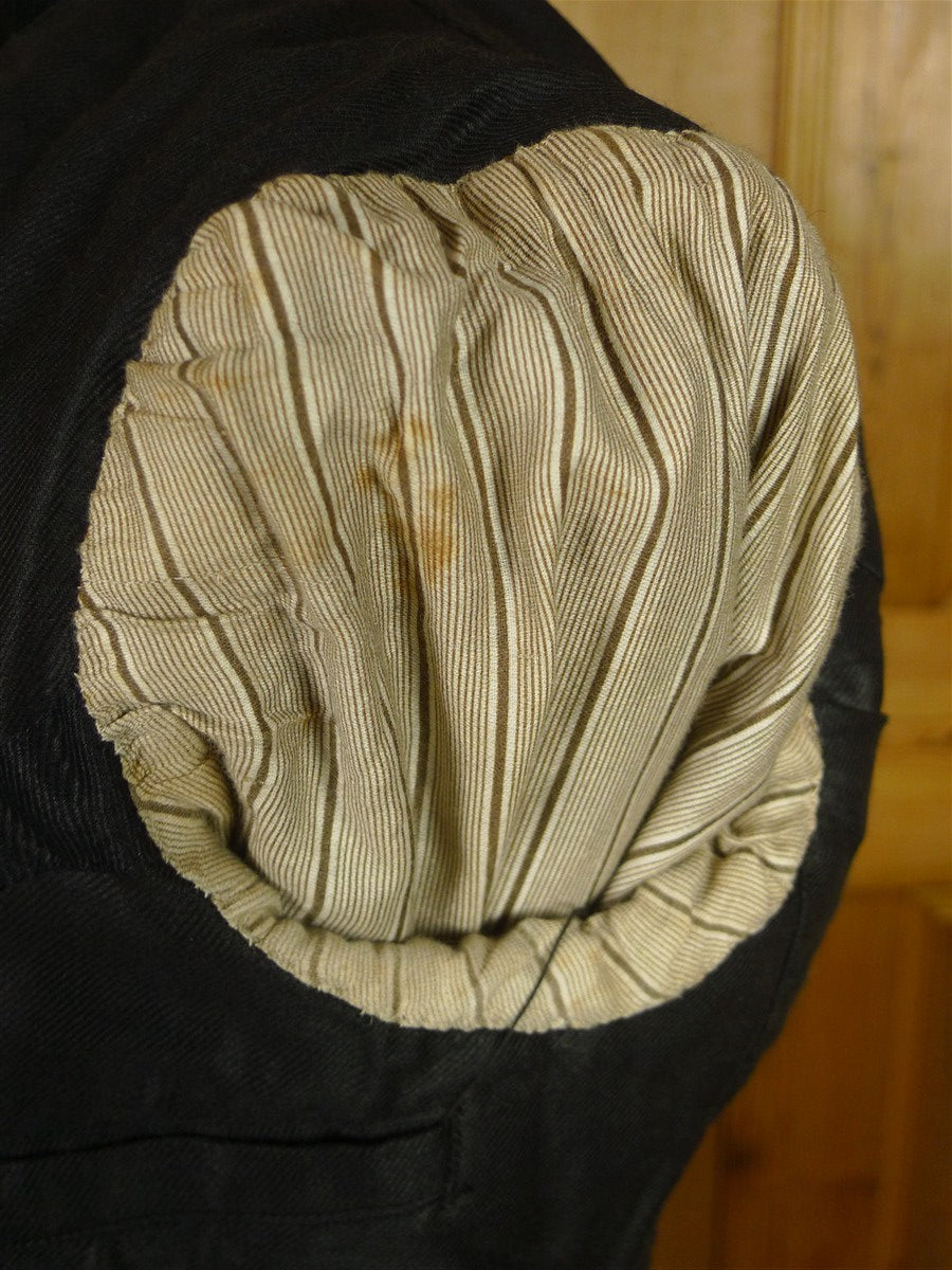 26/0541 genuine antique black wool d/b frock coat w/ beautiful detailing 35 short