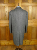 26/0638 immaculate grey herringbone tweed continental style overcoat 48