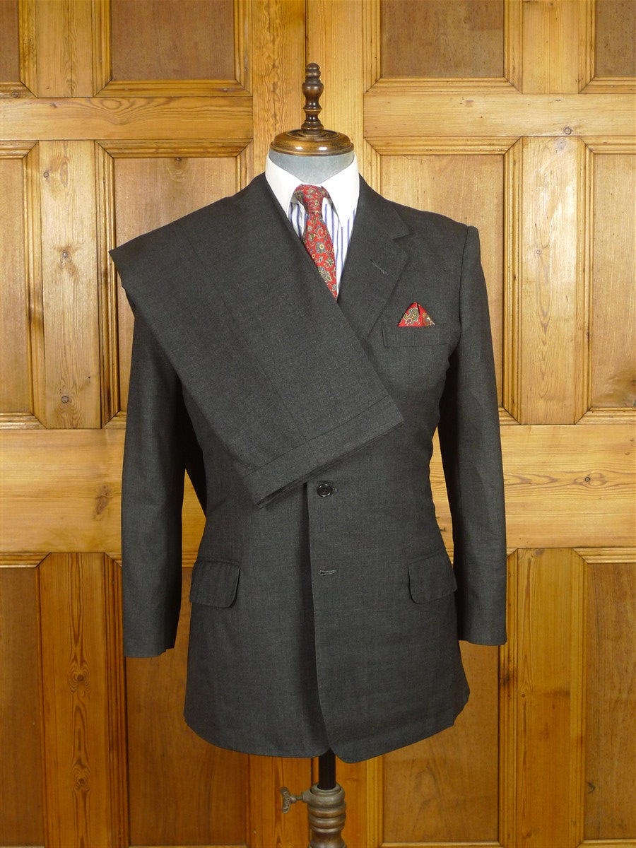 26/0666 immaculate buckleigh sw1 london bespoke grey worsted wool suit w/ green lining 38 short to regular