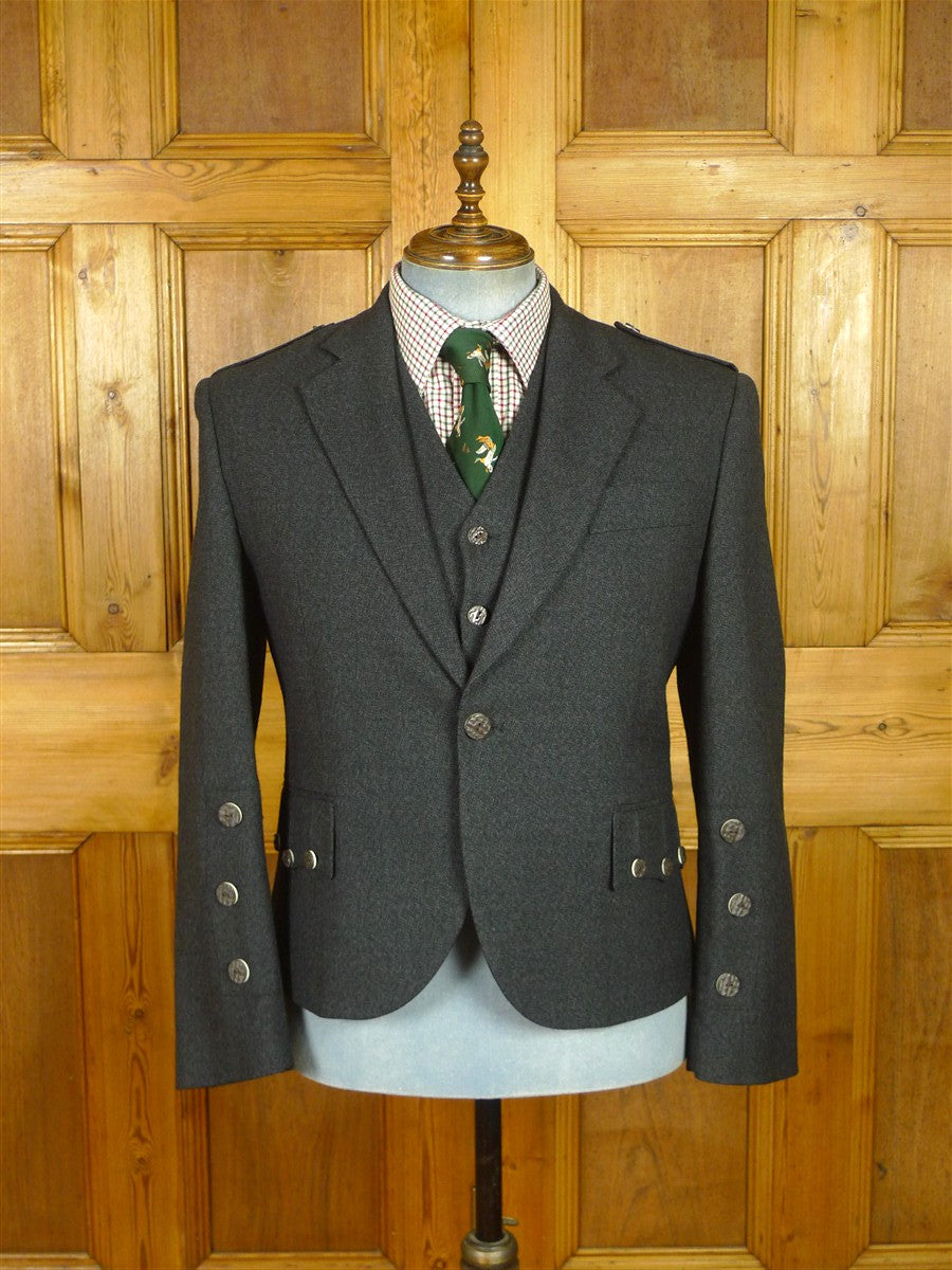 26/0699 mint kilt society charcoal grey twist kilt jacket & waistcoat w/ staghorn buttons 40 regular