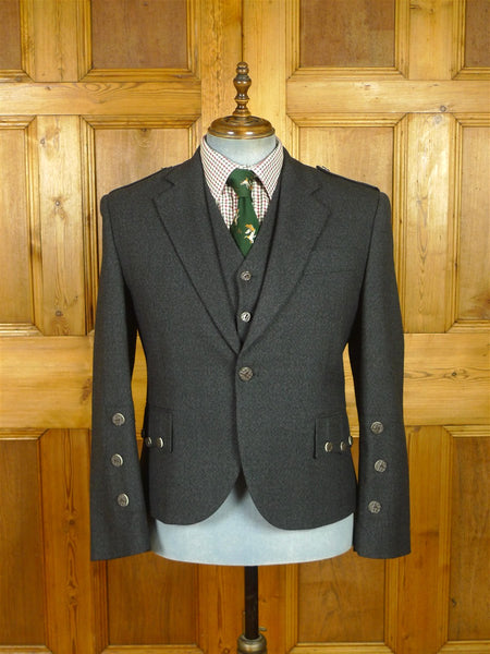 26/0699 mint kilt society charcoal grey twist kilt jacket & waistcoat w/ staghorn buttons 40 regular