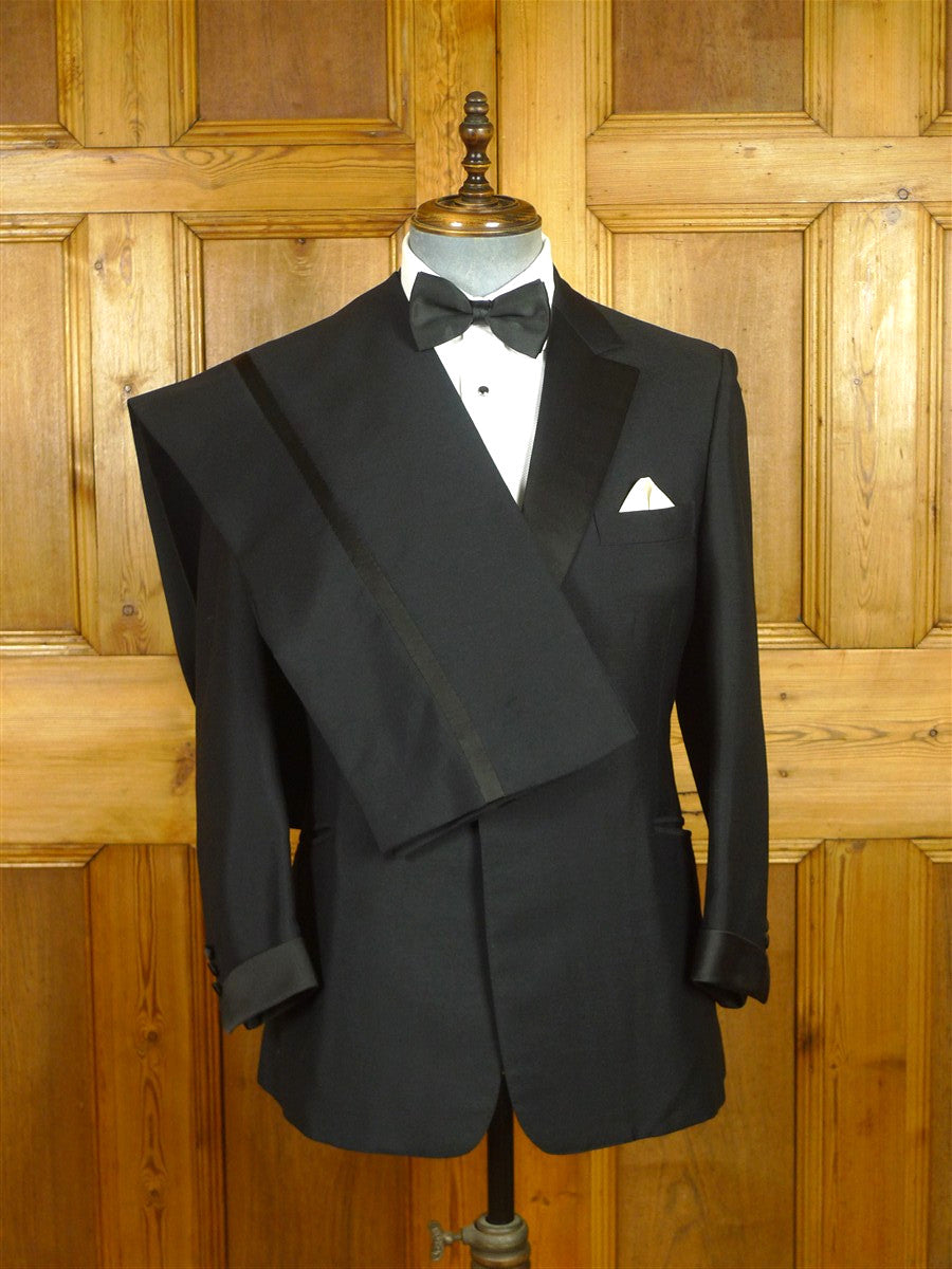 26/0730 immaculate 1998 daniel w jupp savile row bespoke midnight blue mohair dinner suit w/ gauntlet cuff 38 short
