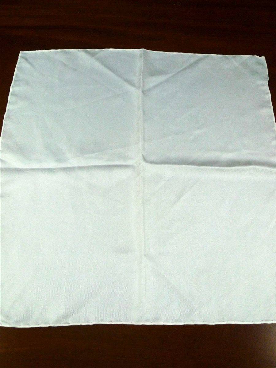 26/0744 immaculate turnbull & asser Jermyn St. cream 100% silk pocket square