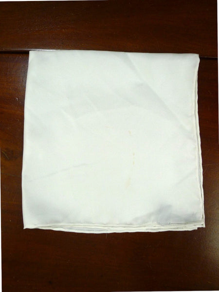 26/0734 turnbull & asser Jermyn St. cream 100% silk pocket square
