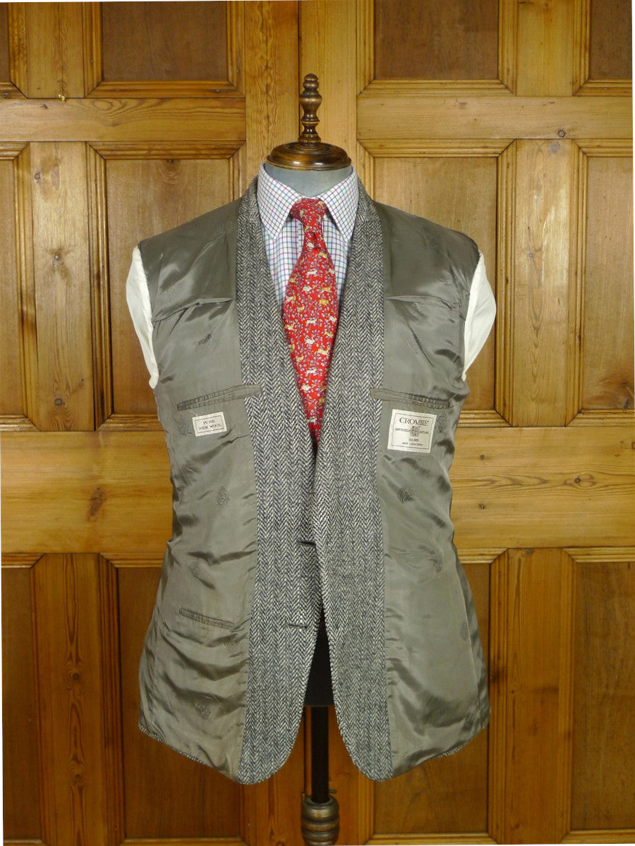 26/0800 near immaculate crombie grey herringbone w/ blue fleck sports jacket blazer 44 regular