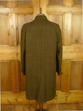 26/0823 wonderful 1960s vintage british brown gun check heavyweight twill raglan sleeve raincoat coat 42-44