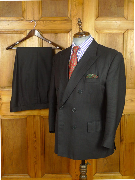 26/0829 near immaculate couch & hoskin 2015 city of london bespoke charcoal grey grey / red pin-stripe d/b worsted suit 44-45 short