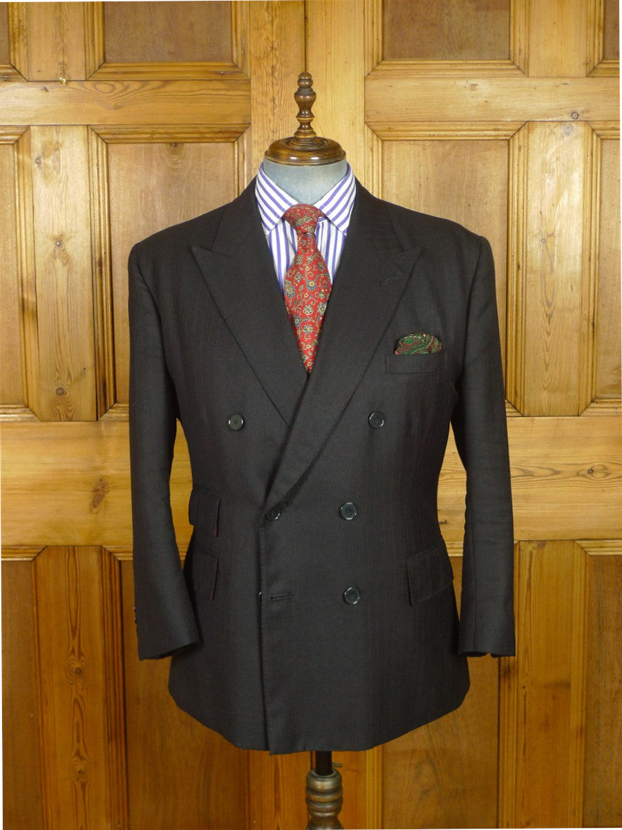 26/0829 near immaculate couch & hoskin 2015 city of london bespoke charcoal grey grey / red pin-stripe d/b worsted suit 44-45 short