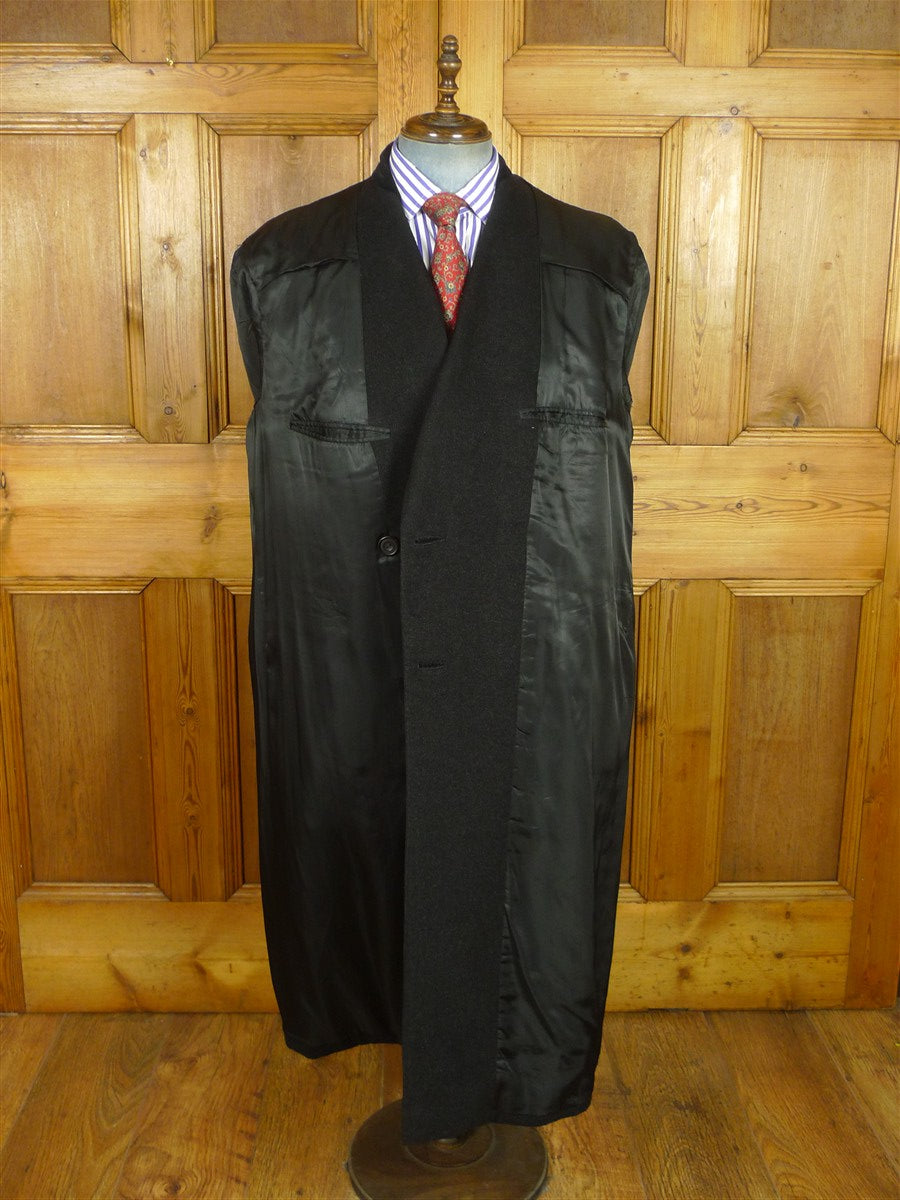 26/0845 stunning 1985 vintage henry poole charcoal grey d/b cashmere 'king coat' overcoat overcoat w/ silk-velvet collar 46